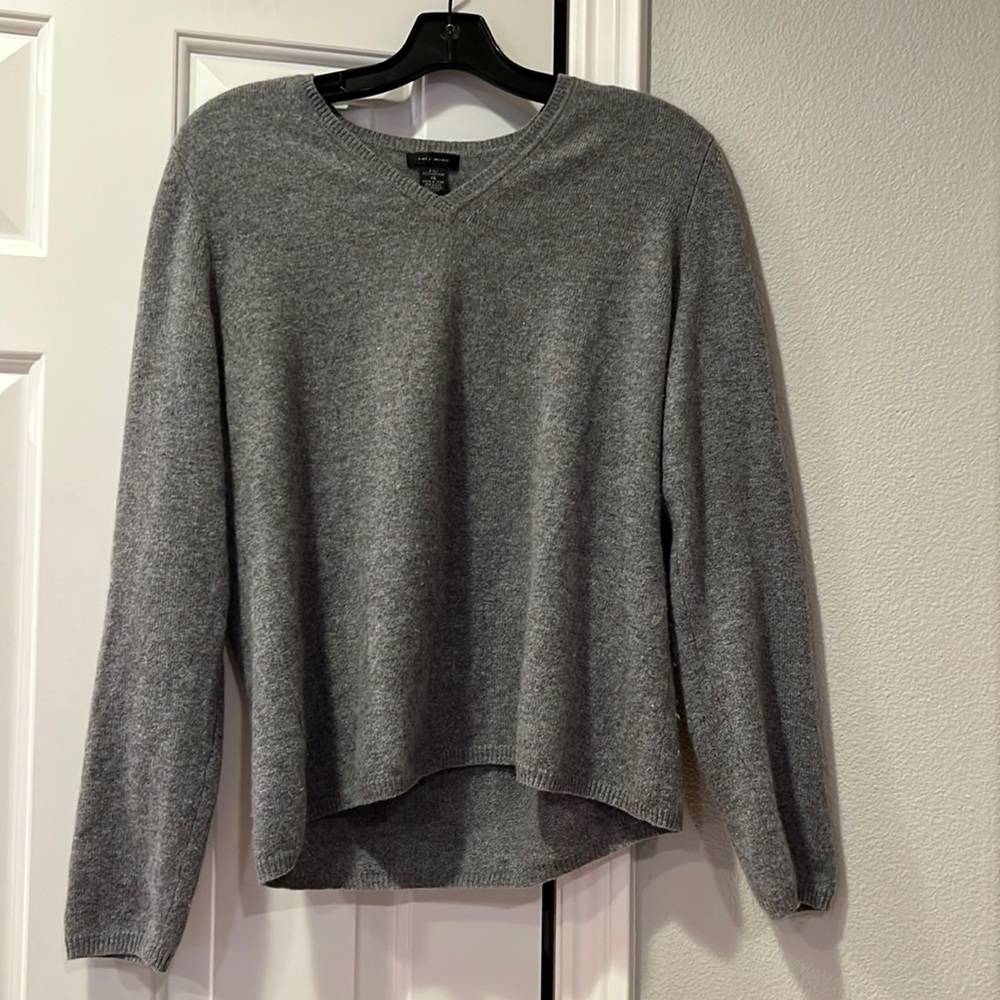 Cashmere v neck sweater